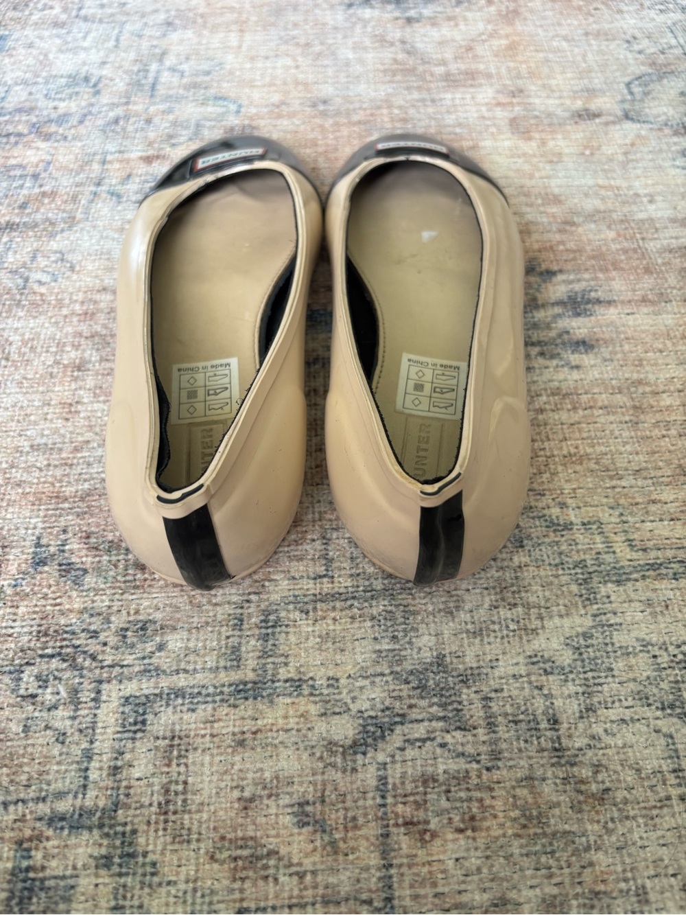 Hunter Two-Tone Beige and Black Cap-Toe Ballet Flats - Picture 3 of 16